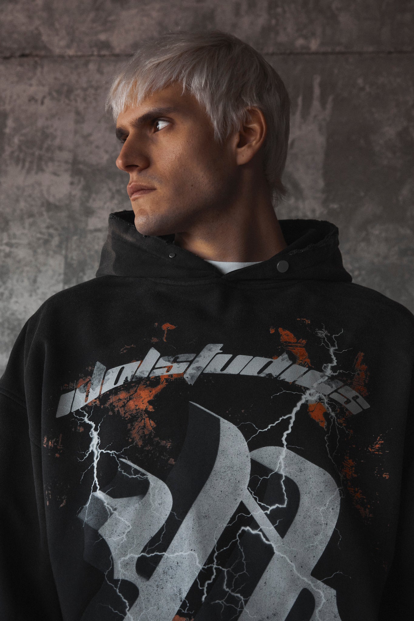 Stormborn - half washed hoodie Idolstudios