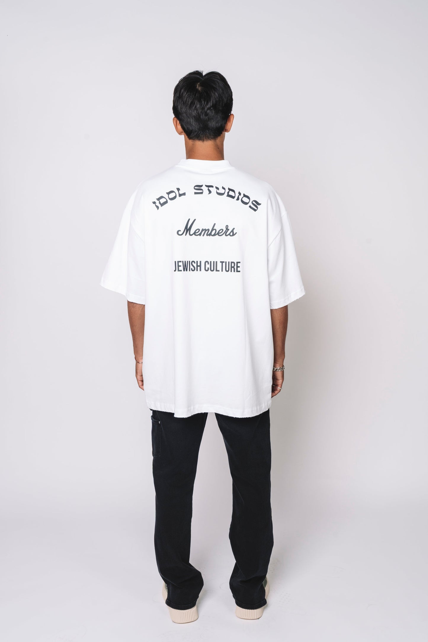 Members - white Idolstudios