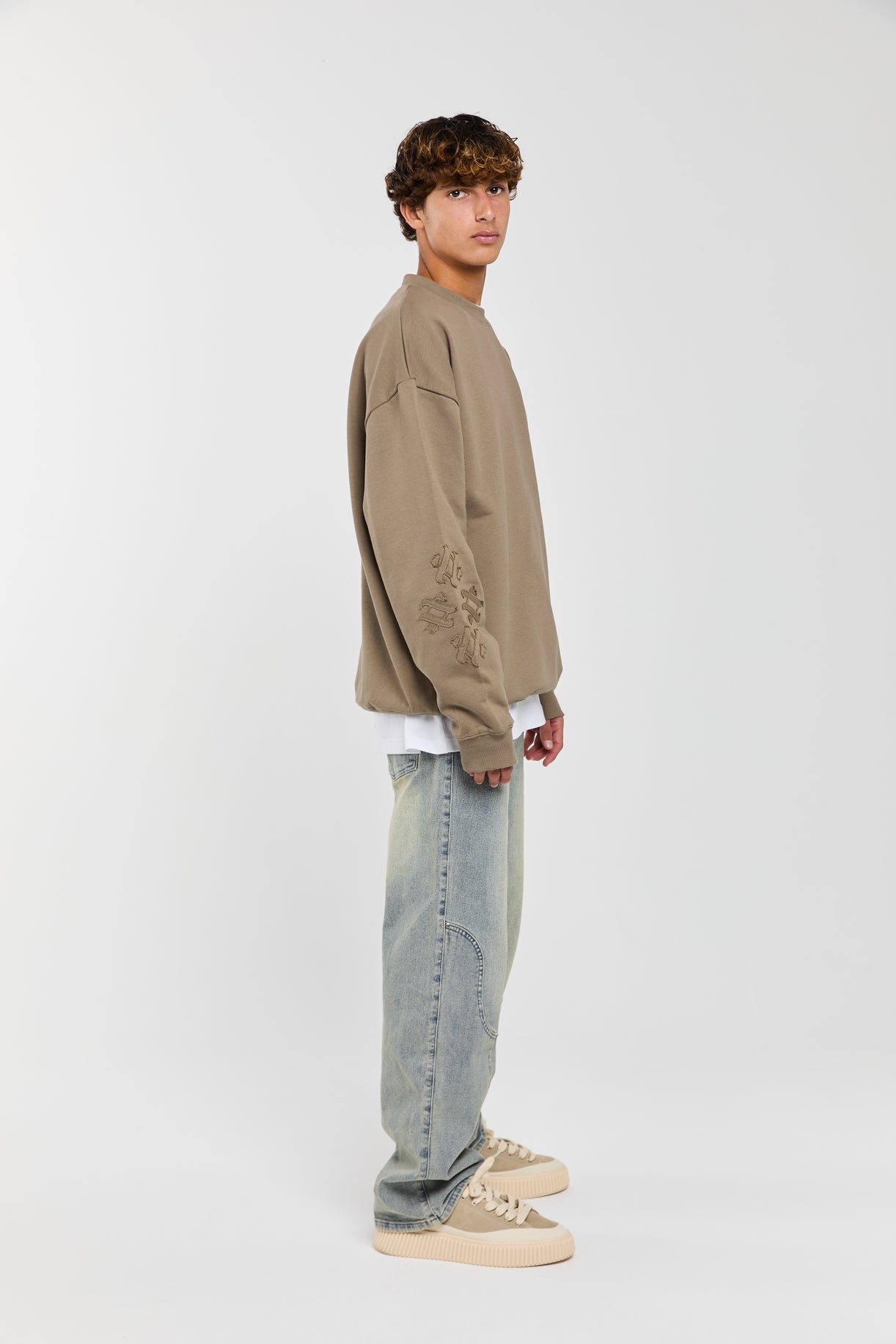 UMBER - BROWN CREW NECK Idolstudios