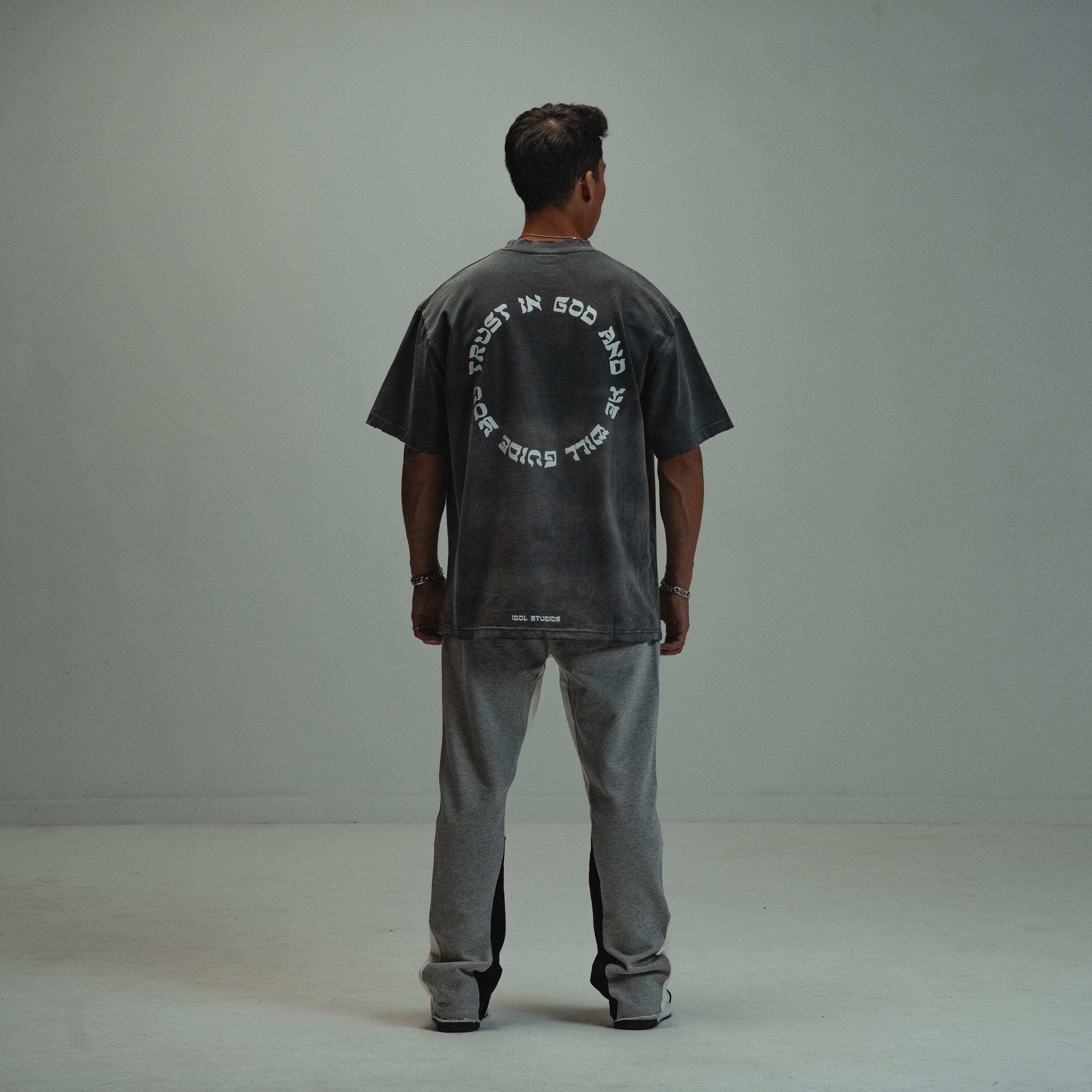 Guide you - washed grey Idolstudios