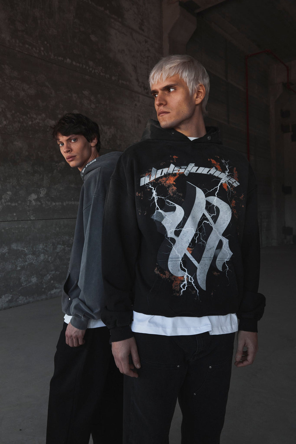 Stormborn - half washed hoodie Idolstudios