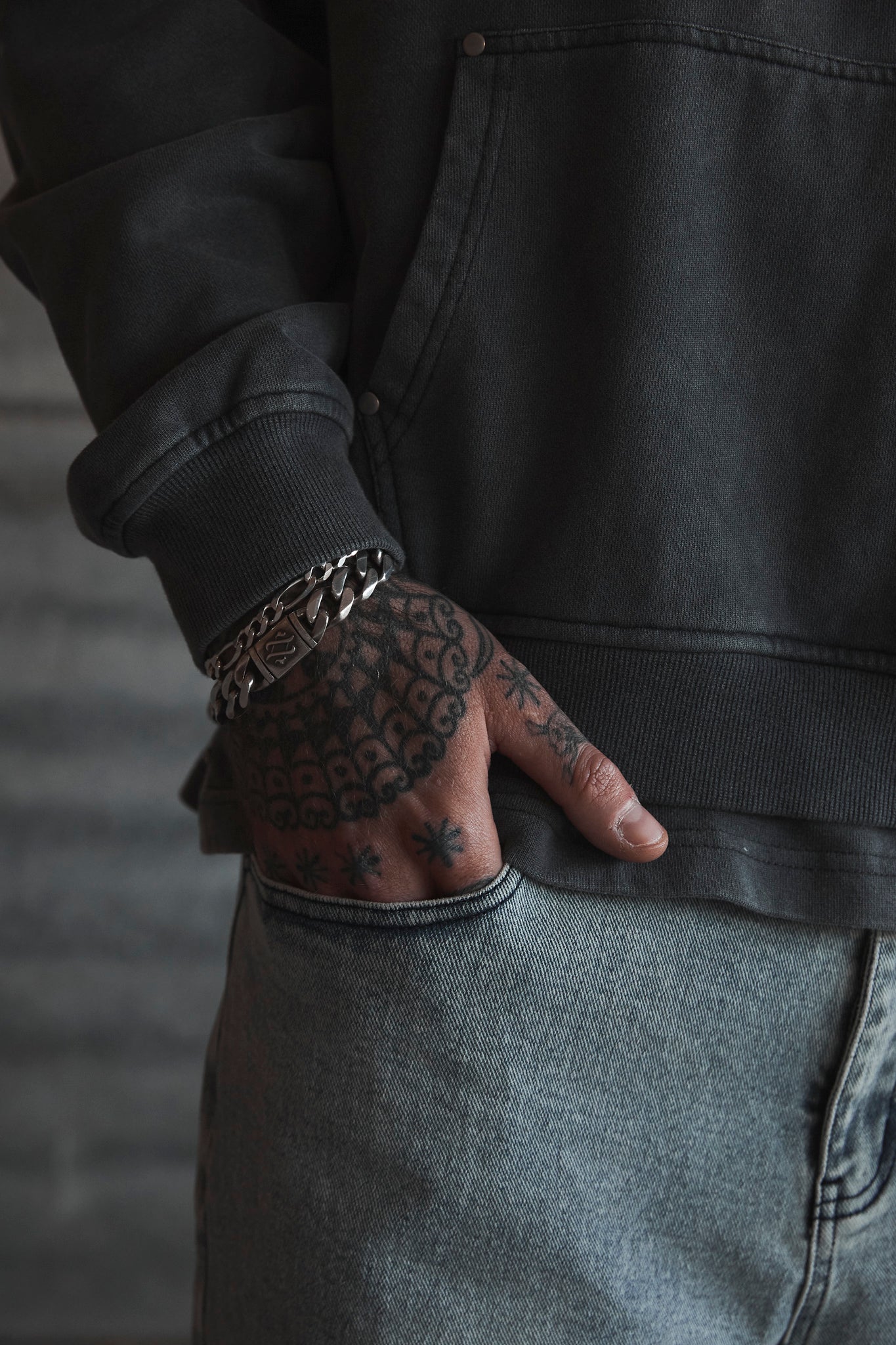 Venom Blade - grey washed hoodie Idolstudios