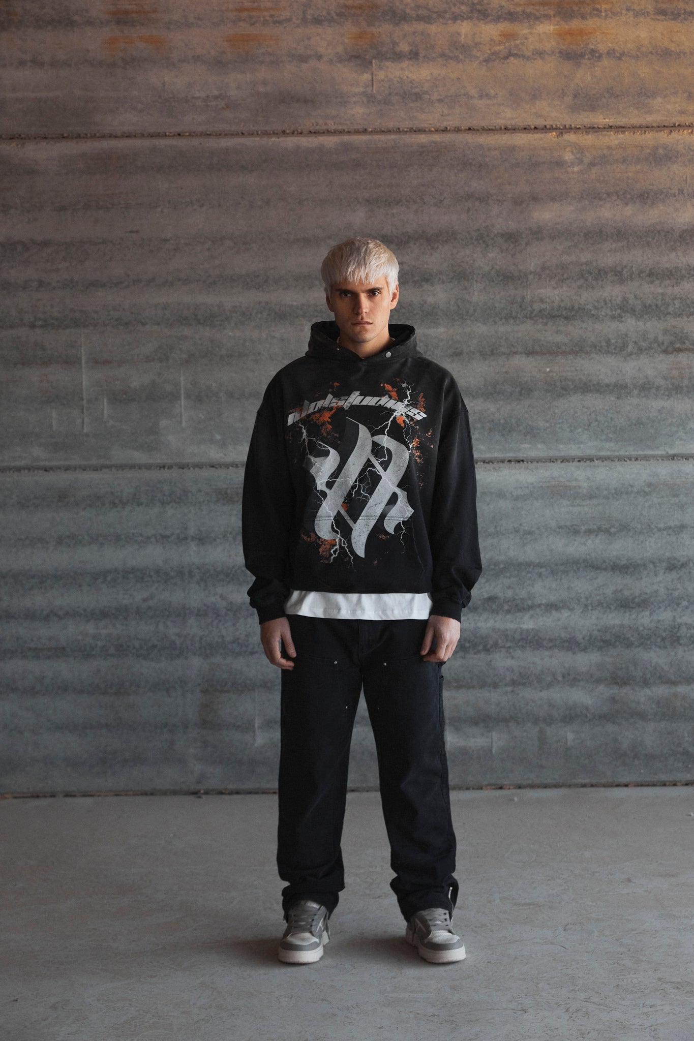 Stormborn - half washed hoodie Idolstudios