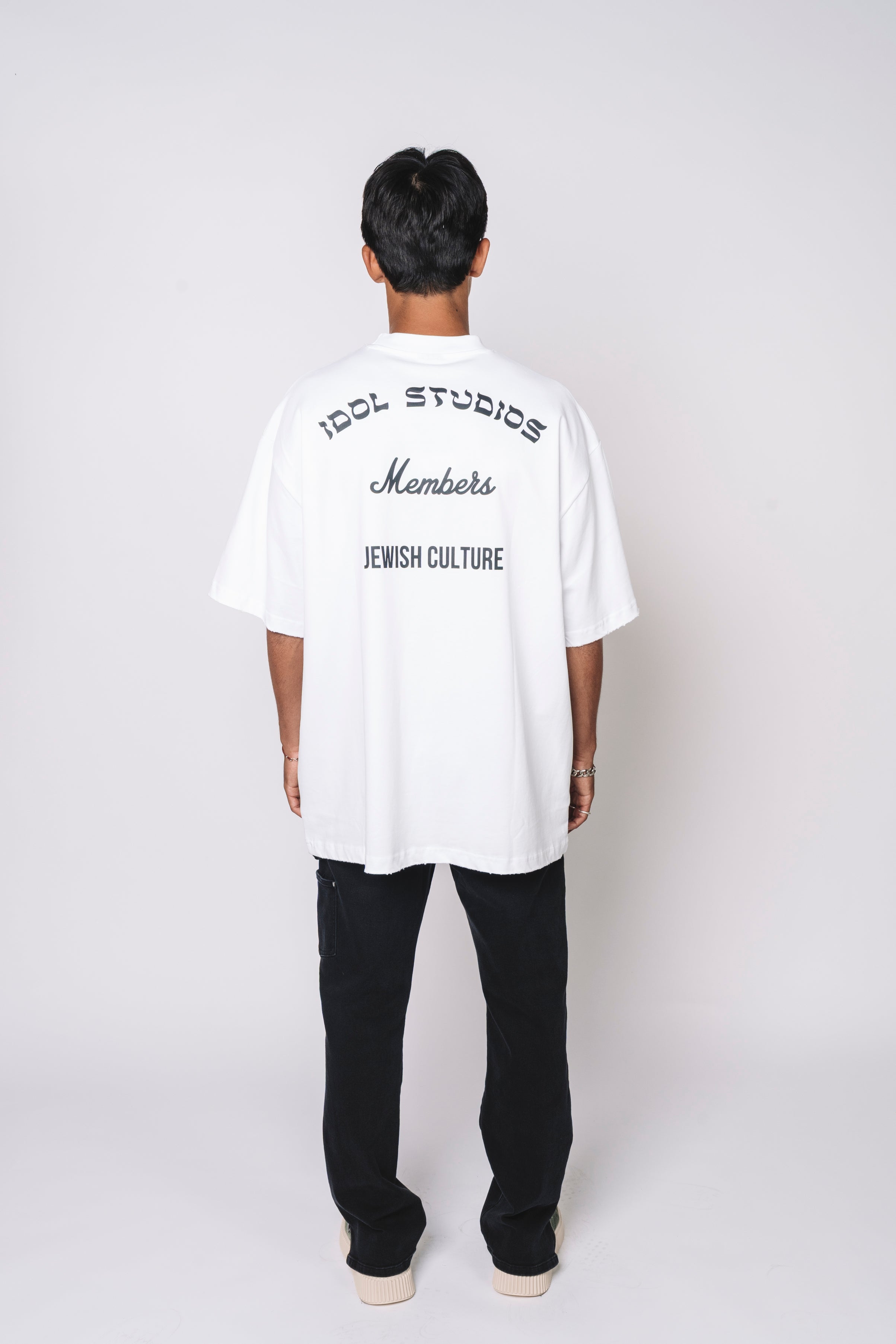 Members - white Idolstudios