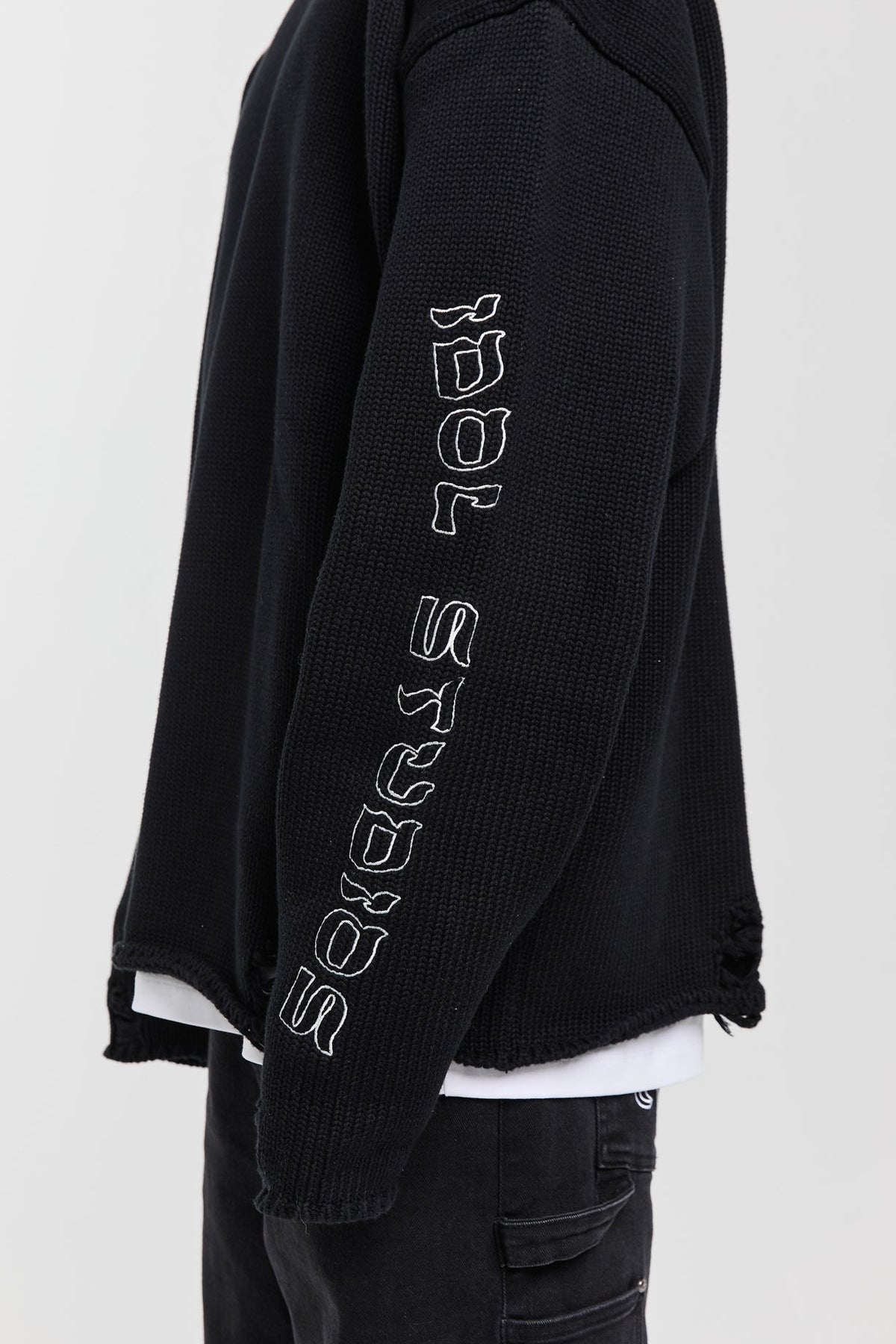 RITUAL - BLACK KNIT SWEATER Idolstudios