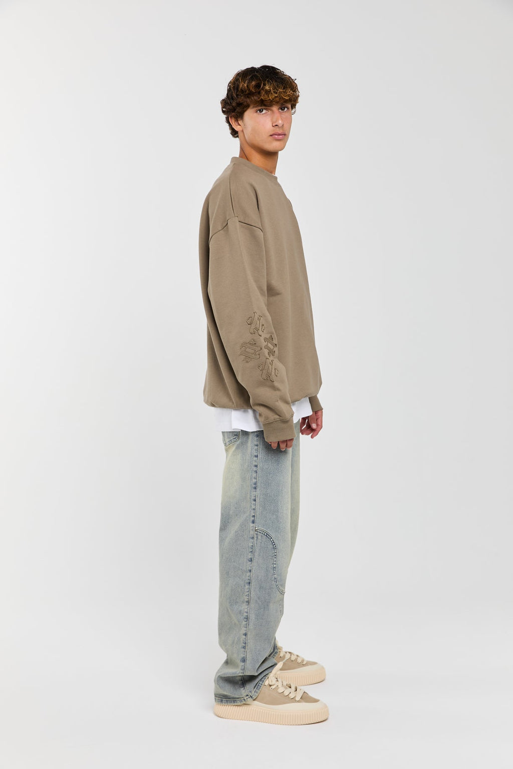UMBER - BROWN CREW NECK Idolstudios