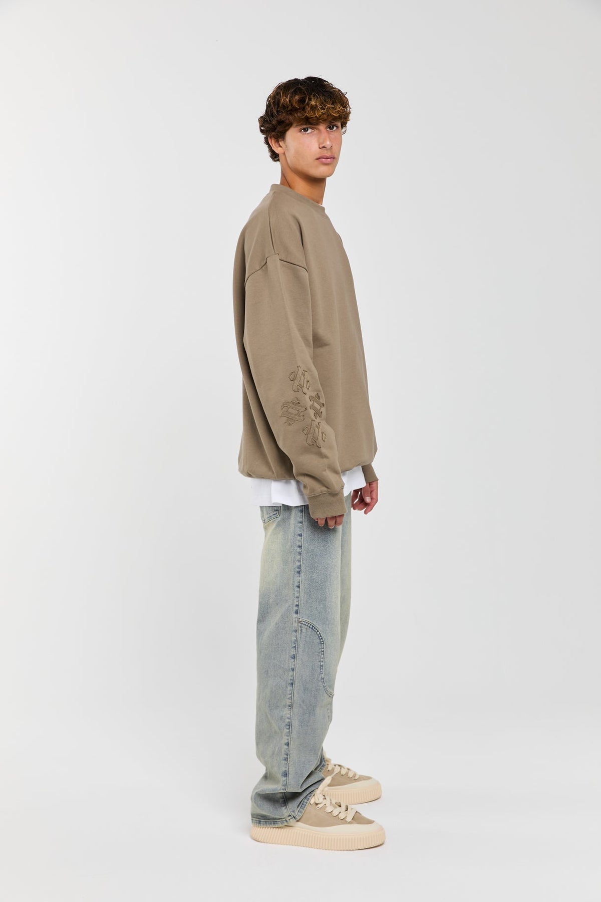 UMBER - BROWN CREW NECK Idolstudios