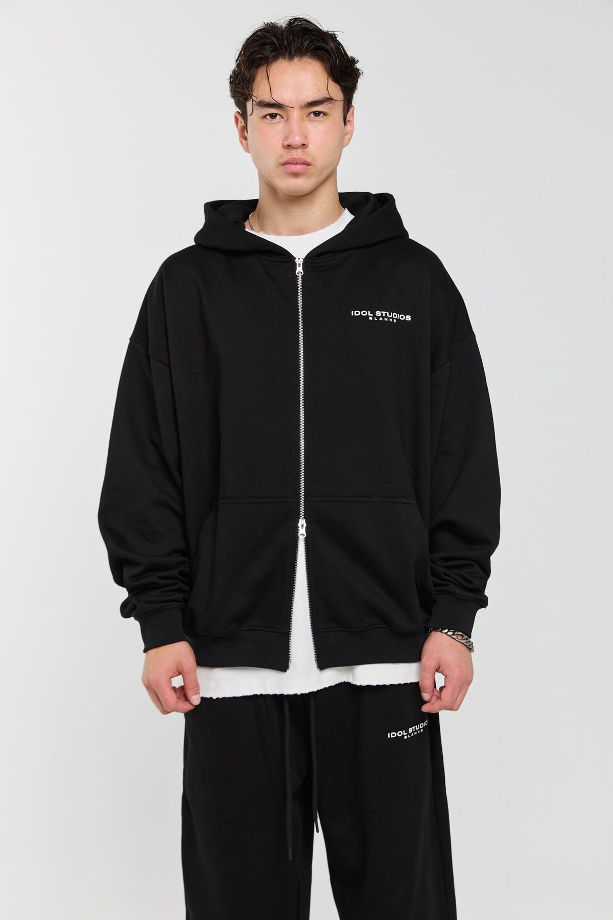 BLANKS - BLACK ZIP HOODIE Idolstudios