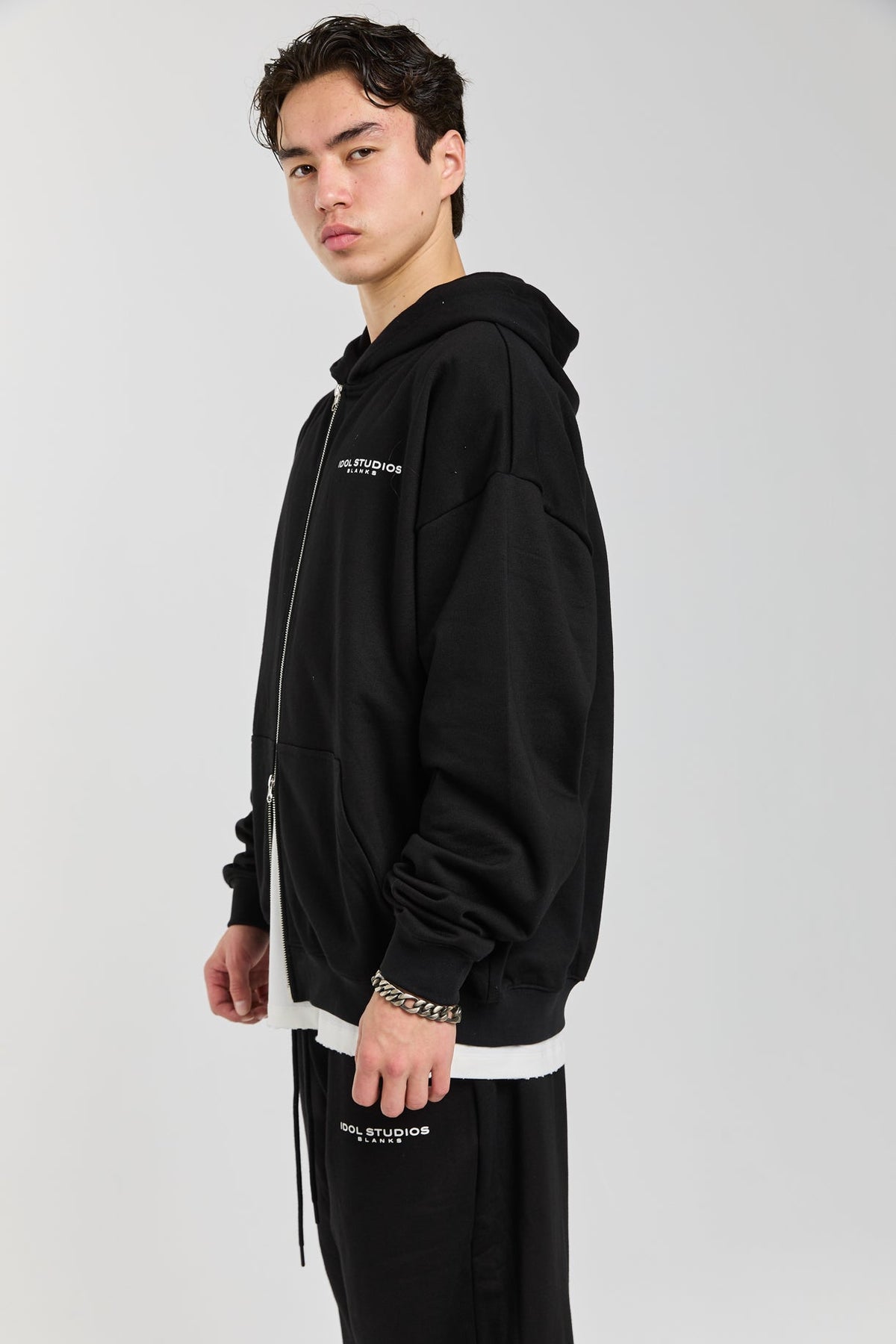 BLANKS - BLACK ZIP HOODIE Idolstudios
